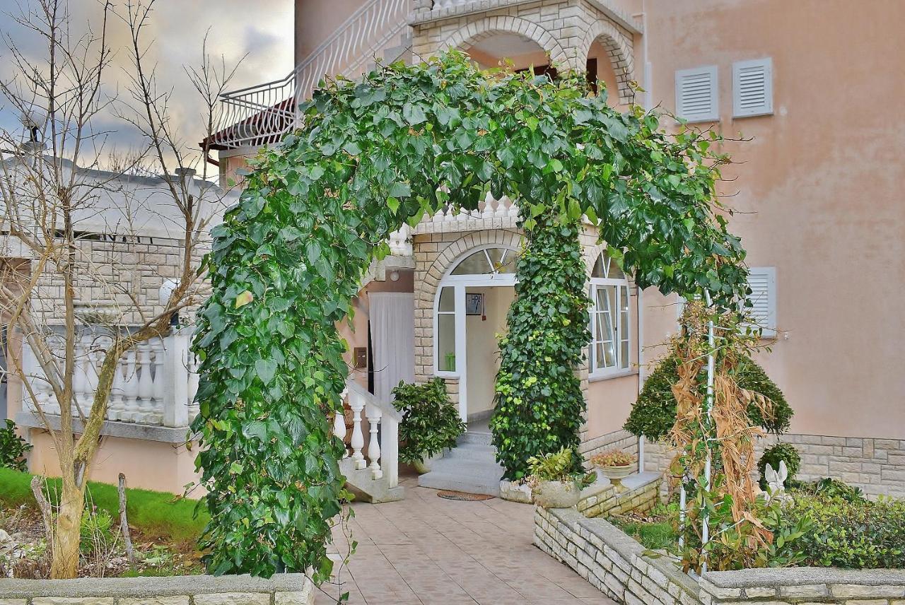 Apartments Panorama View Zeljko Scerbe Mundanije Екстер'єр фото