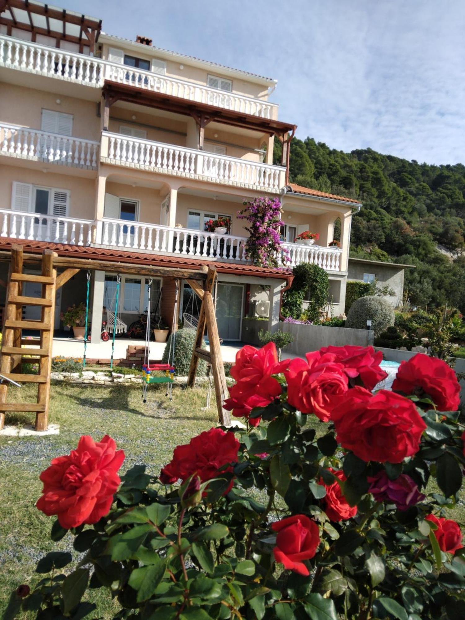 Apartments Panorama View Zeljko Scerbe Mundanije Екстер'єр фото